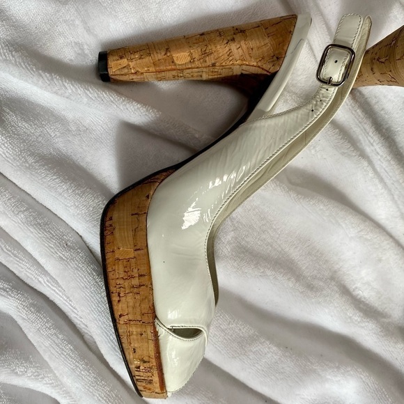 Stuart Weitzman white patent leather sling back peep toe with cork heel size 8 - Picture 7 of 15